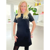 đBlack BOW Applique Clain Shift Dress