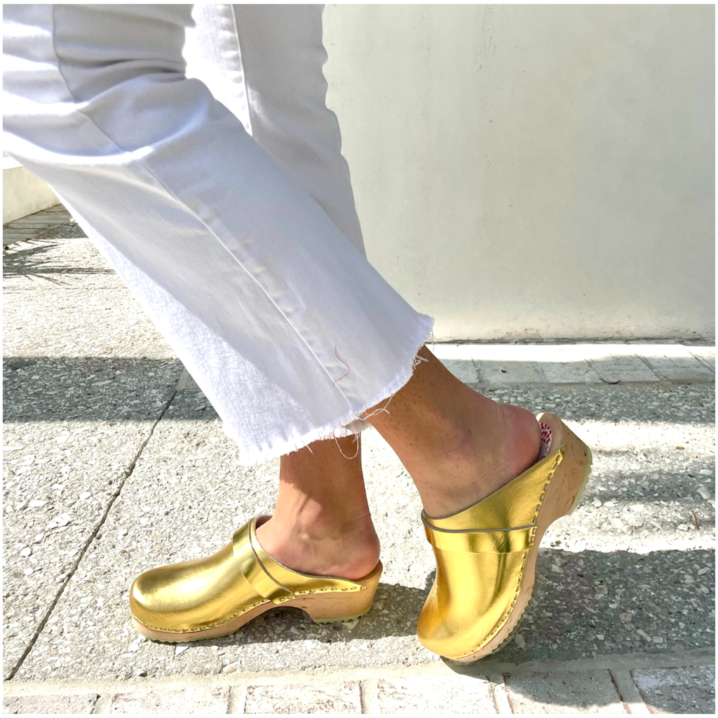 Wooden 2025 heel clogs